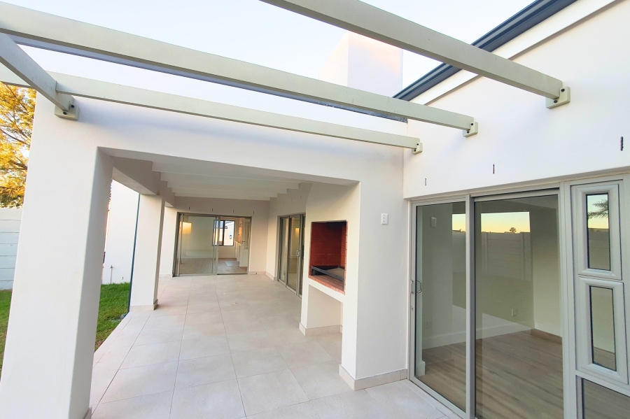4 Bedroom Property for Sale in Vierlanden Western Cape